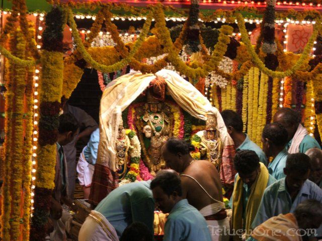 tirumalatheppothsavam106.jpg