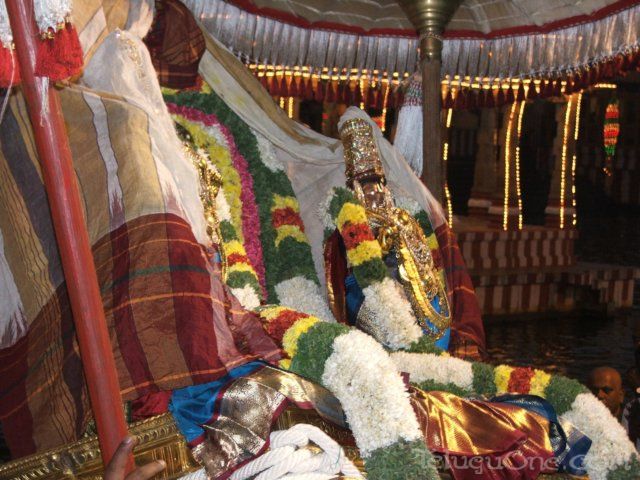 tirumalatheppothsavam111.jpg