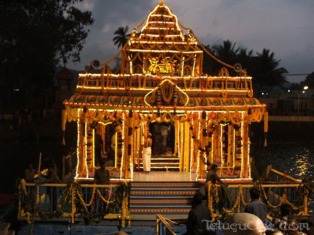 tirumalatheppothsavam112.jpg