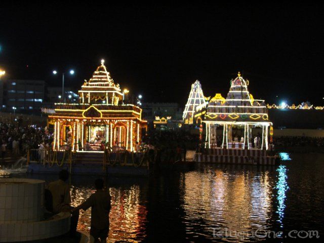 tirumalatheppothsavam13.jpg