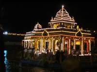 tirumalatheppothsavam25_small.jpg