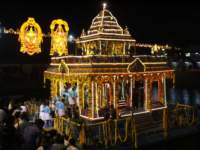 tirumalatheppothsavam38_small.jpg