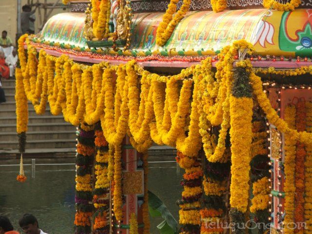tirumalatheppothsavam48.jpg