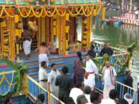 tirumalatheppothsavam53_small.jpg