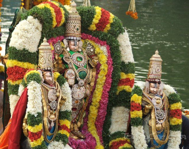 tirumalatheppothsavam60.jpg