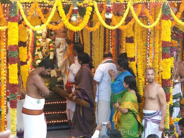 tirumalatheppothsavam70.jpg