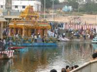 tirumalatheppothsavam82_small.jpg