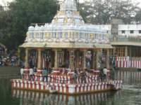 tirumalatheppothsavam83_small.jpg