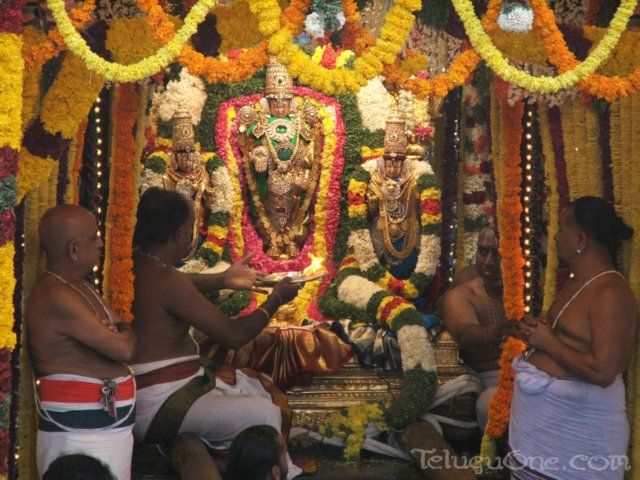 tirumalatheppothsavam86.jpg