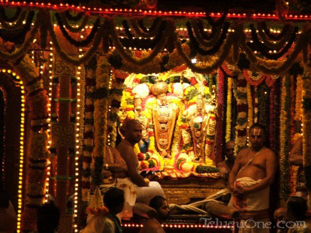 tirumalatheppothsavam9.jpg