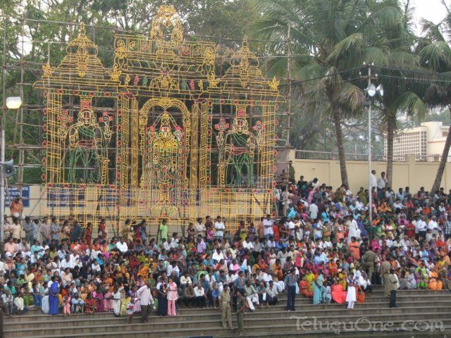 tirumalatheppothsavam90.jpg