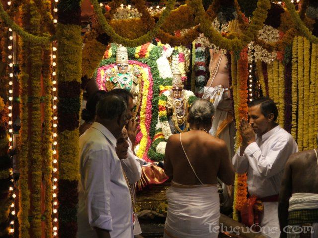 tirumalatheppothsavam98.jpg