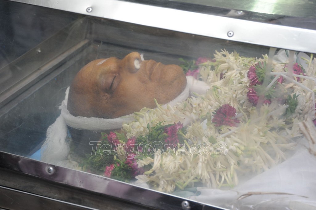 AVS Dead Body Photos, Comedian AVS dead body photos, AVS funeral photos, Comedian AVS funeral photos.