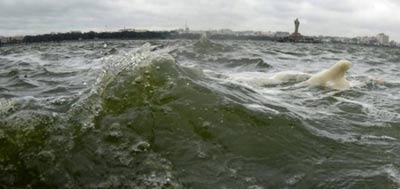 Hussainsagar reaches full tank level