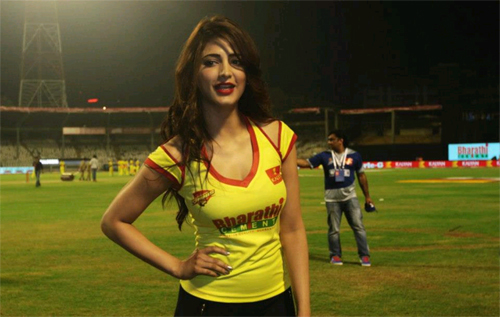 Shruti Haasan Hot, Shruti Haasan CCL, Shruthi Haasan Hot CCL, Shruthi Haasan CCL Hot, Shruti Haasan Hot Pose