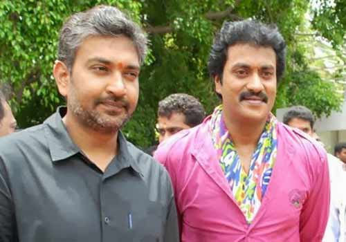 Six Pack Sunil For Bahubali, Comedian Turned As Sunuil, Once More Sunil With Rajamouli, Sunil With Rajamouli In Bahubali, Hero Sunil In Bahubali Movie, Rajamouli Taken Sunil For Bahubali