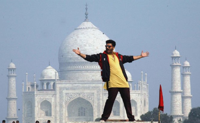 Okkadu Movie set changed to Taj Mahal