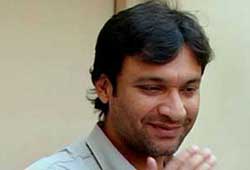 akbaruddin owaisi attack, attack on akbaruddin, akbaruddin attack posters, akbar attack cd, police akbar attack posters, mim mla akbar attack, akbaruddin posters