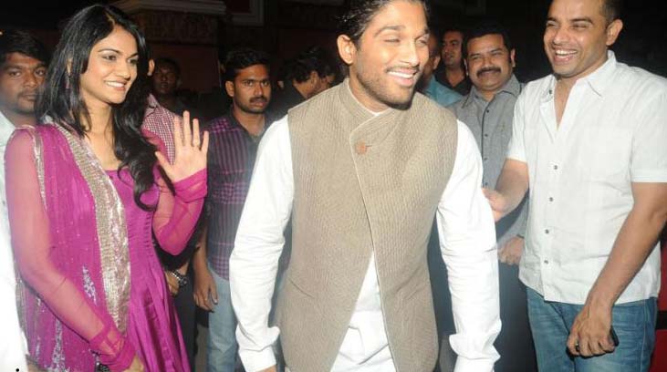 Allu Arjun, Sneha Reddy @ Badrinath Audio