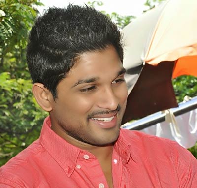 Allu Arjun Trivikram, Allu Arjun to romance 3 heroines, Allu Arjun new movie, Trivikram movie            