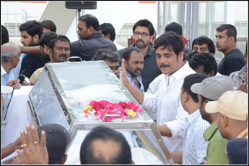 ANR Final Journey Begins, ANR Final Journey, Akkineni Nageswara Rao Final Journey, ANR Funeral At Annapurna Studio, ANR Last Rites, Akkineni Nageswara Rao Funeral, ANR Last Journey, ANR Anthimayatra
