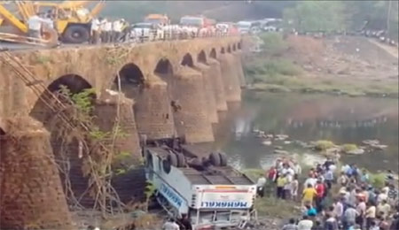 Maharashtra bus accident