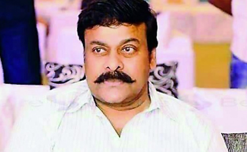 హాట్ టాపిక్ : చిరంజీవి మీసకట్టు