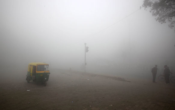 fog covers delhi 18 january 2012