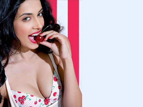 Huma Qureshi FHM ,Huma Qureshi FHM Magazine,Huma Qureshi FHM India ,,Huma Qureshi Hot Photos,Huma Qureshi Nude Photos