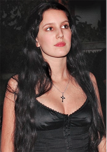 Isabella kaif hot, isabelle kaif movie, isabelle kaif hindi movie, isabelle kaif debut movie