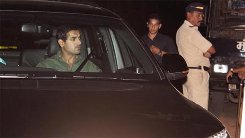 Yash chopra dead body, yash chopra dead body photos, yash chopra funeral photos, shah rukh khan yash chopra, salman khan yash chopra, dilip kumar yash chopra