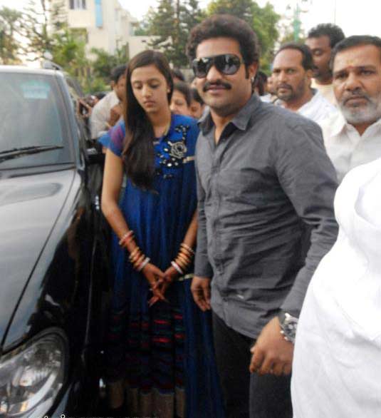 Jr NTR, Lakshmi Pranathi in Tirupathi, ntr lakshmi pranathi tirupathi, jr ntr lakshmi pranathi tirupathi, jr ntr pranathi tirupathi, ntr lakshmi pranathi marriage, ntr lakshmi pranathi wedding