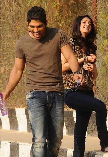 Julyai movie, julayi release, julayi premieres, julayi premiere shows, julyai premiere shows usa allu arjun julayi release