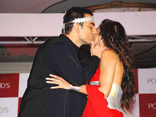 bollywood stars kissing, bollywood stars kissing pictures, bollywood stars kissing photos, bollywood actress kissing pictures, bollywood actress kissing pics, bollywood actress kissing images