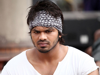 Manchu Manoj as Fight Master, Manchu Manoj composing fights, Manoj directing fight sequences, Manoj as fight master.
