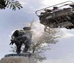  MP V. Hanumatha Rao Milk Abhisekham To Mahatma Gandhi Statue