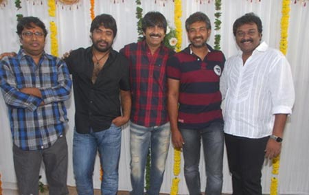 T-Activists Disrupt Ravi Teja Nippu Shoot