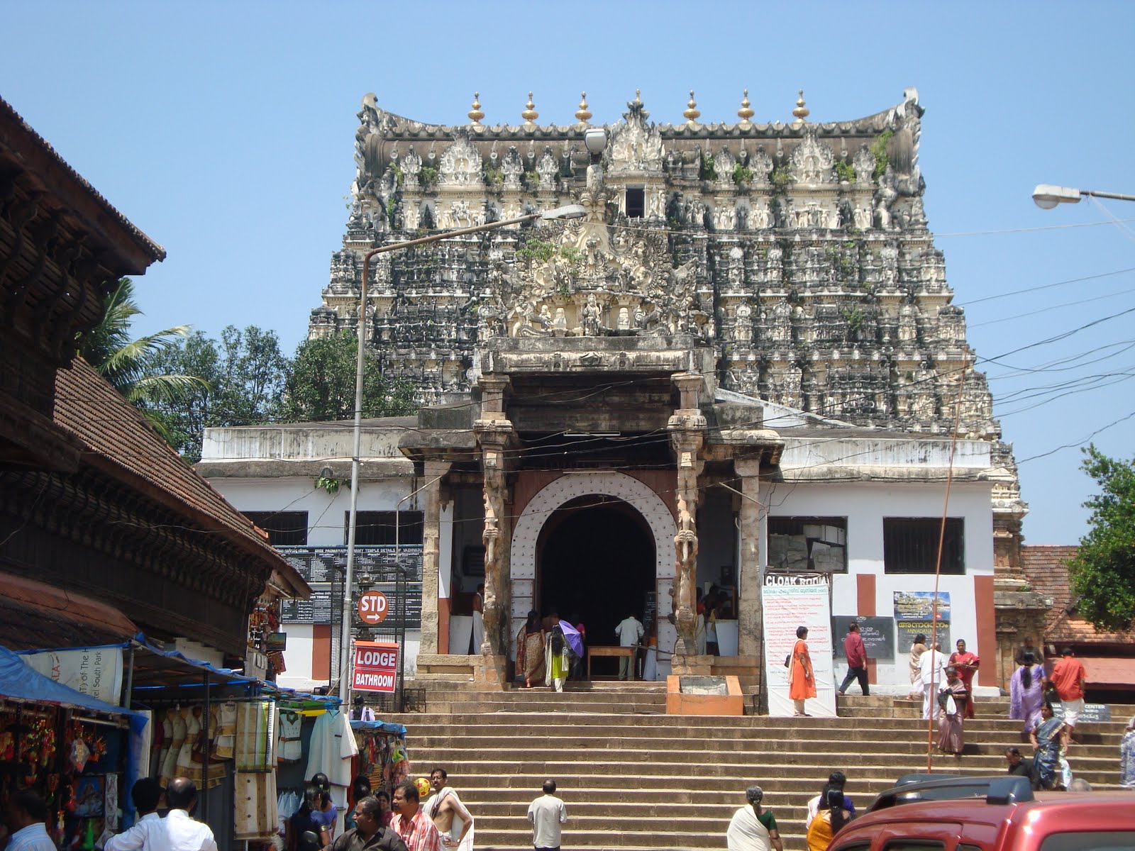 Thiruvanathapuram sri padmanabhaswamy temple, richest treasure trove trivandrum, hidden treasure in trivandru temple, hidden treasure in thiruvananthapuram, supreme court trivandrum temple, temple treasure found thiruvananthapuram 