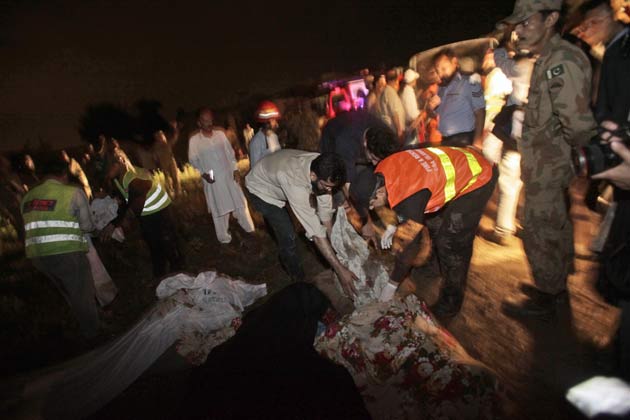 Plane Crash Pakistan photos, Pakistan plane crash pics, Pakistan plane crash images, Pakistan plane crash pictures, plane crash pakistan
