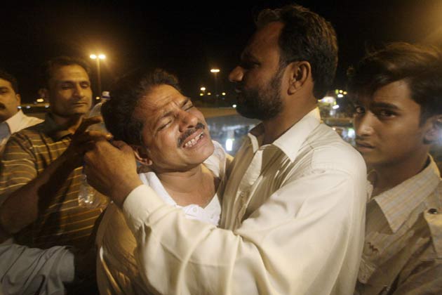 Plane Crash Pakistan photos, Pakistan plane crash pics, Pakistan plane crash images, Pakistan plane crash pictures, plane crash pakistan