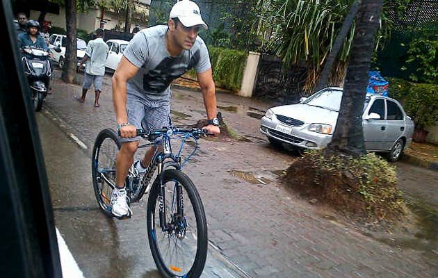 Salman Khan, Salman Khan cycling, Salman Khan cycling mumbai, Salman Khan fitness
