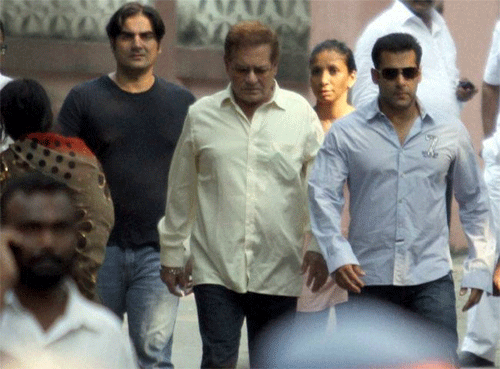 salman khan bal thackeray, salman khan bal thackeray residence, bal thackeray news, bal thackeray amitabh bachchan, bal thackeray health, bal thackeray health condition