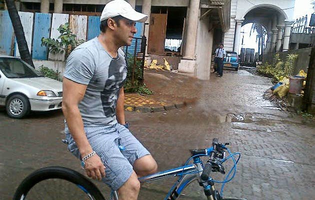 Salman Khan, Salman Khan cycling, Salman Khan cycling mumbai, Salman Khan fitness