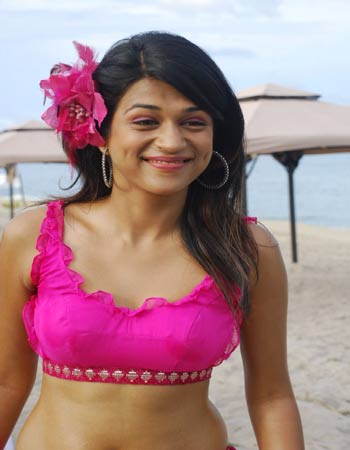 Last chance for this Bengali beauty, Shradda Das Tried To Settle In Tollywood, Shradda Das Getting Good Hype, Bengali beauty Shradda Das, Shradda Das Last chance To Settle In Tollywood