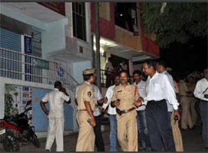  Angry cop kidnaps SP 