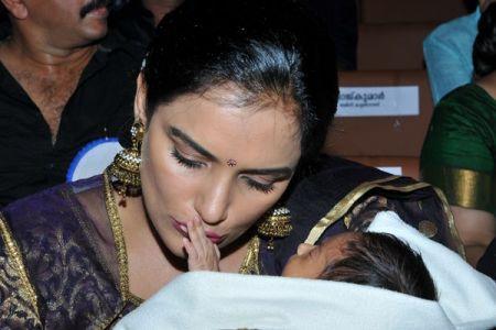 Sweta meonan, real labour scenes, kerala speaker, assembly speaker, women protection, personal issue, pregnant sweta, kali mannu movie, kali mannu director, 