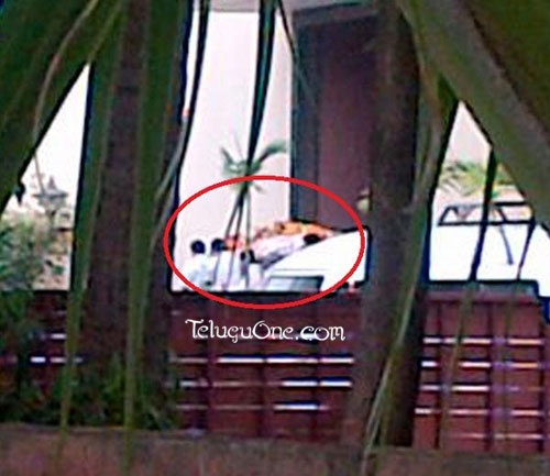 Yash chopra dead body, yash chopra dead body photos, yash chopra funeral photos, shah rukh khan yash chopra, salman khan yash chopra, dilip kumar yash chopra