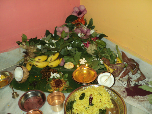 An article on history of indian women goes to the temple every friday