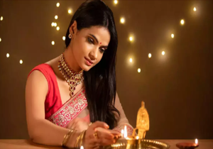 దీపాలకాంతితో అమ్మాయిల  అందం పోటీ పడాలంటే ఇలా చెయ్యాల్సిందే!